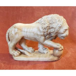 Lion "Médicis" en albâtre rubané, Grand Tour , d'époque XIXème