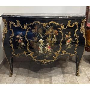 Commode De Style Laque Et Incrustation De Nacre