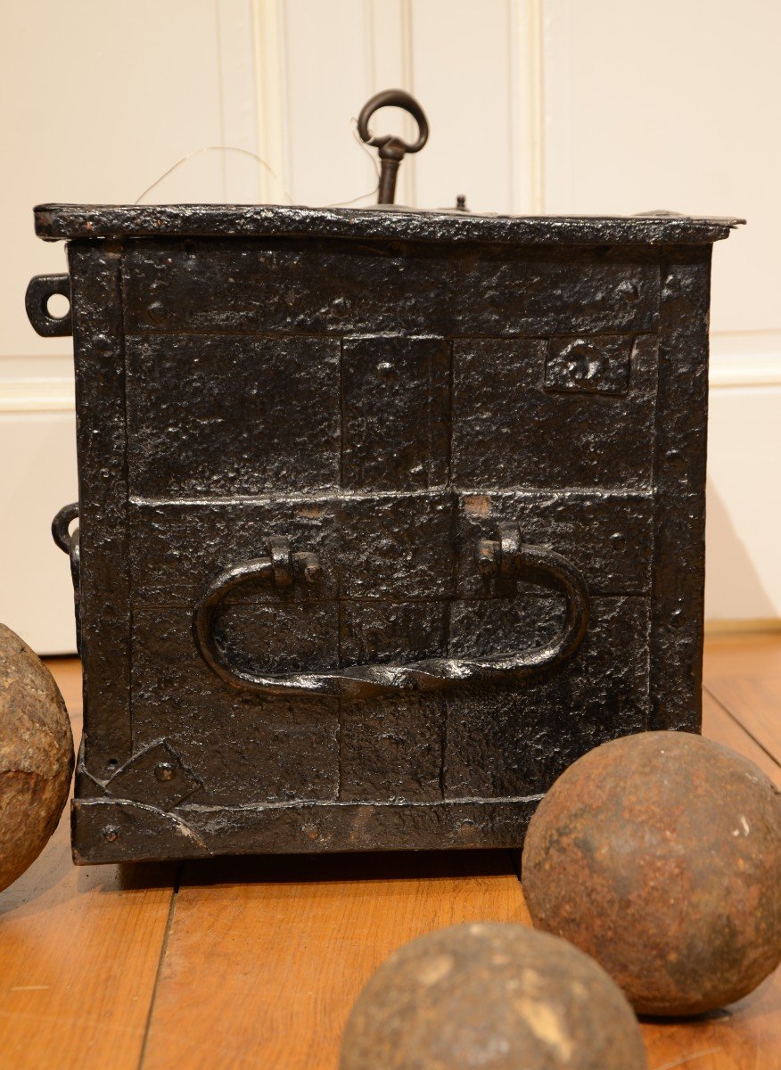 Privateer Chest. Late Seventeenth Or Early Eighteenth Century.-photo-7