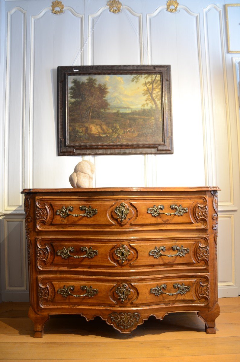 Commode galbée d'époque Louis XV.