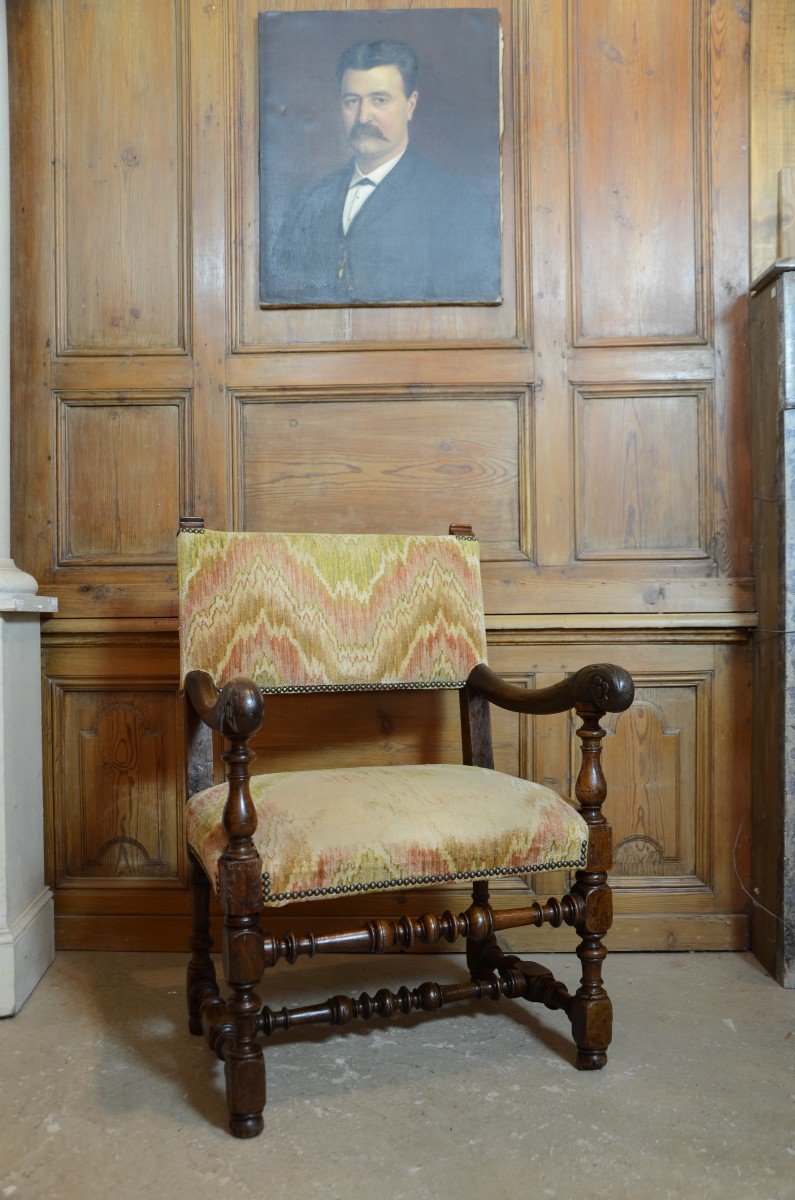 Chaise à bras d'époque Louis XIII.