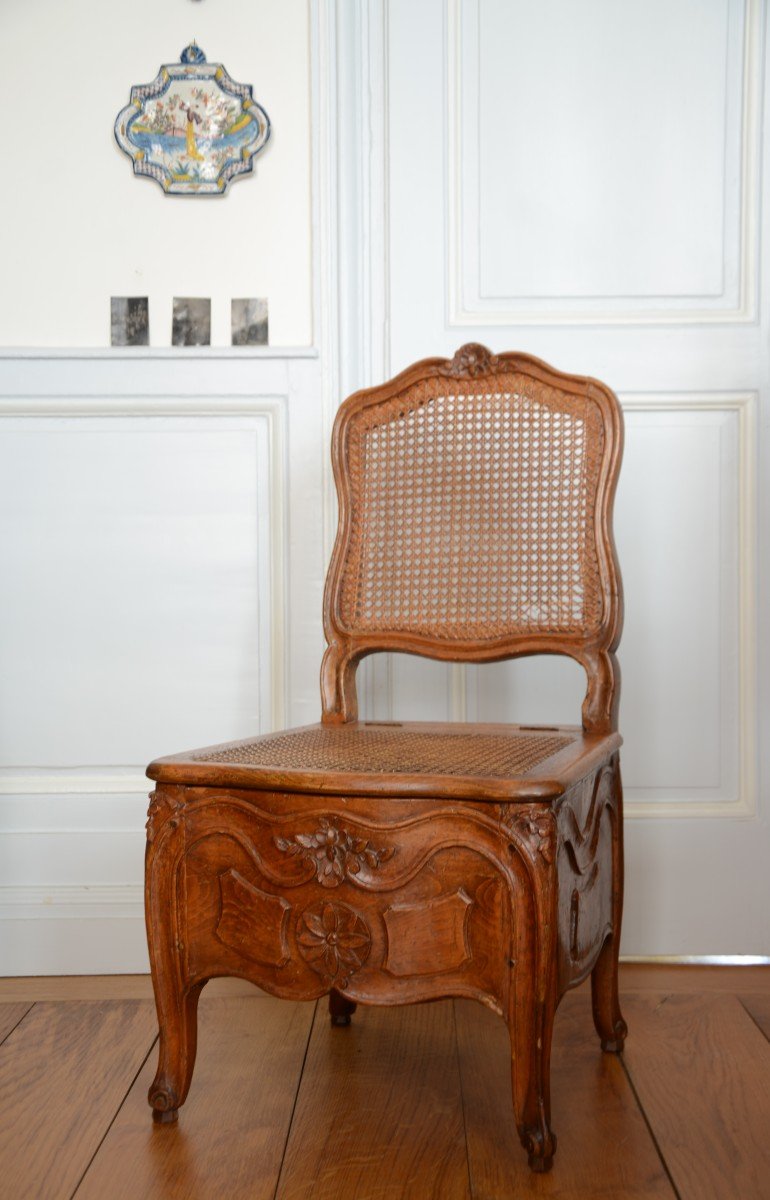 Chaise de commodité d'époque Louis XV.