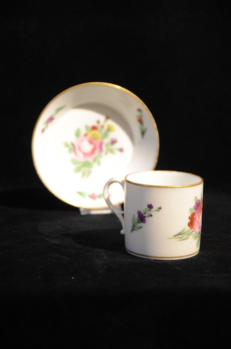 Tasse et sous tasse en porcelaine de Locré. Dix-huitième siècle.-photo-4