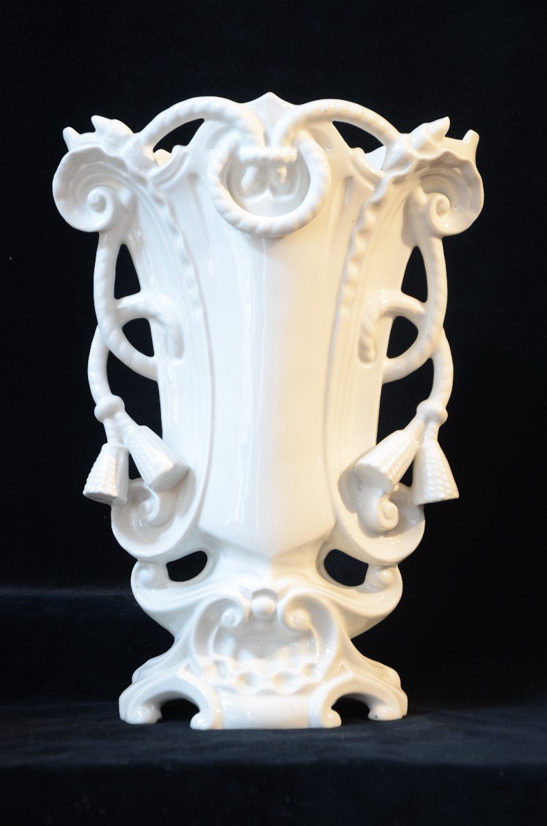 Paire de vases en porcelaine. Dix-neuvième siècle.-photo-2