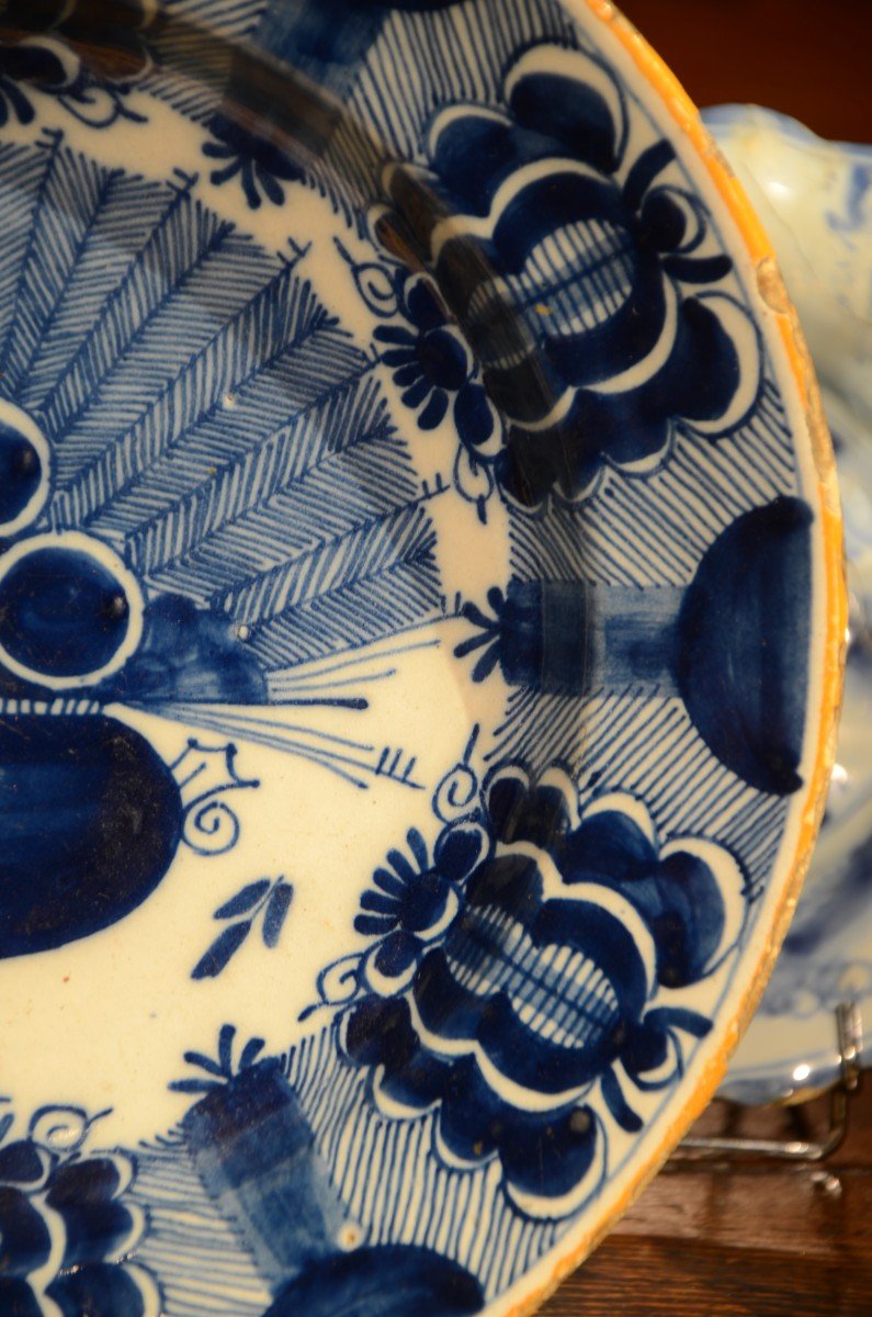 Earthenware Dish. Delft. Eighteenth Century.-photo-2