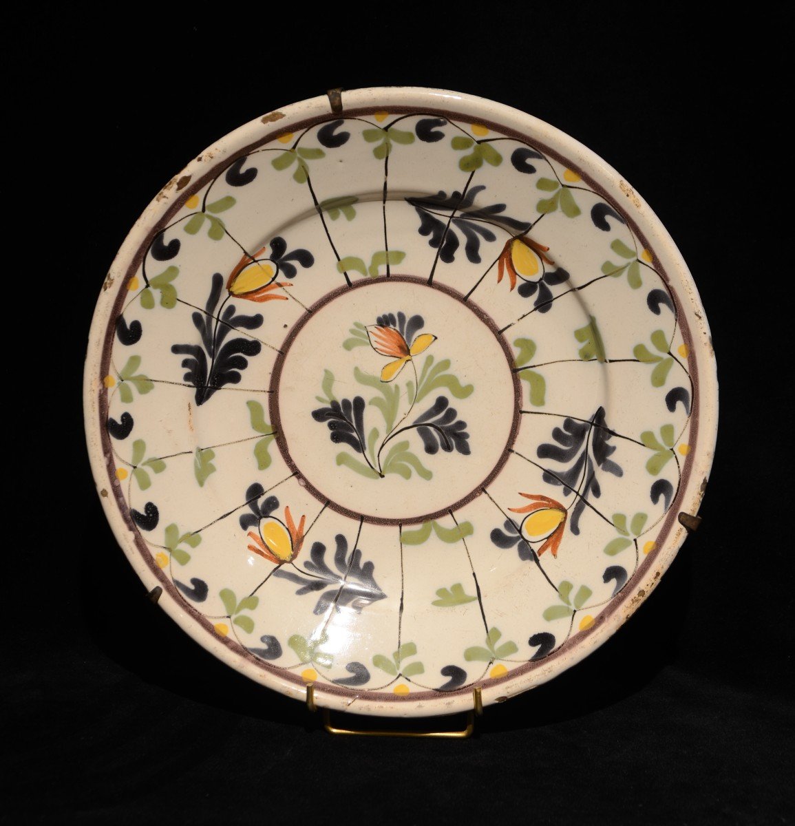 Plat en faience. Vron. Dix-huitième siècle.