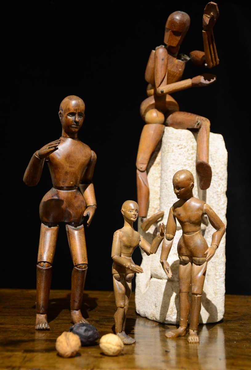 Quatre mannequins d'artiste. Fin du dix-neuvième- début du vingtième siècle.