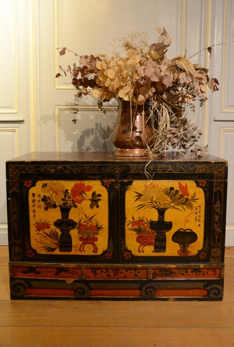 Lacquered Wooden Chest. China. Nineteenth Century.-photo-2