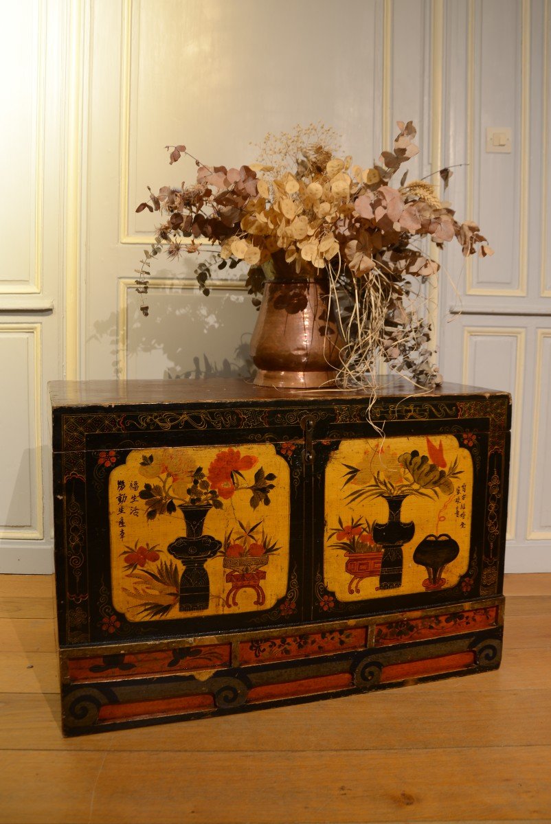 Lacquered Wooden Chest. China. Nineteenth Century.-photo-3