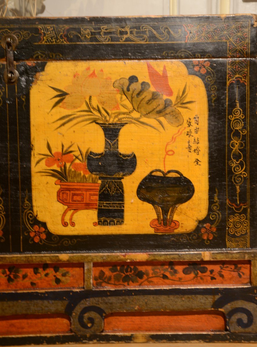 Lacquered Wooden Chest. China. Nineteenth Century.-photo-1