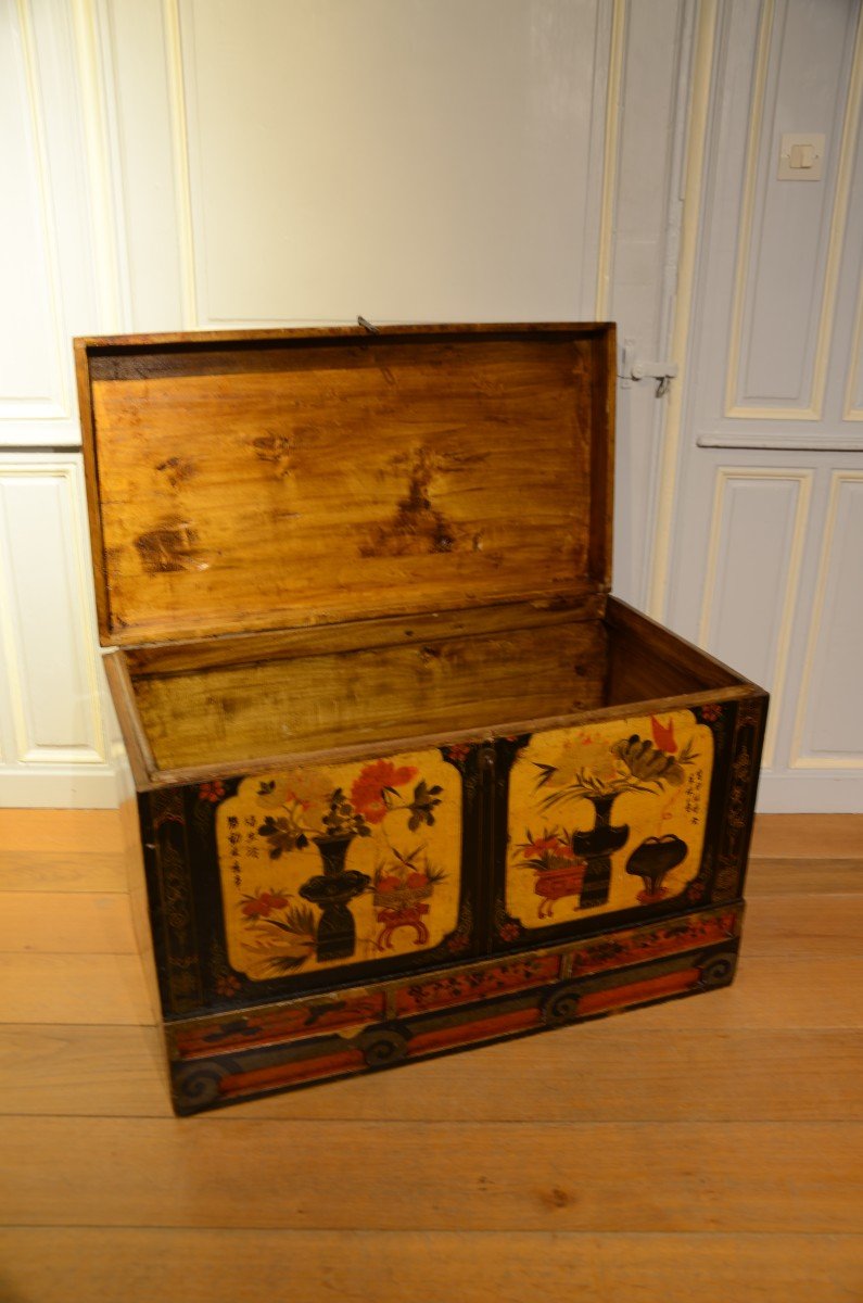 Lacquered Wooden Chest. China. Nineteenth Century.-photo-5