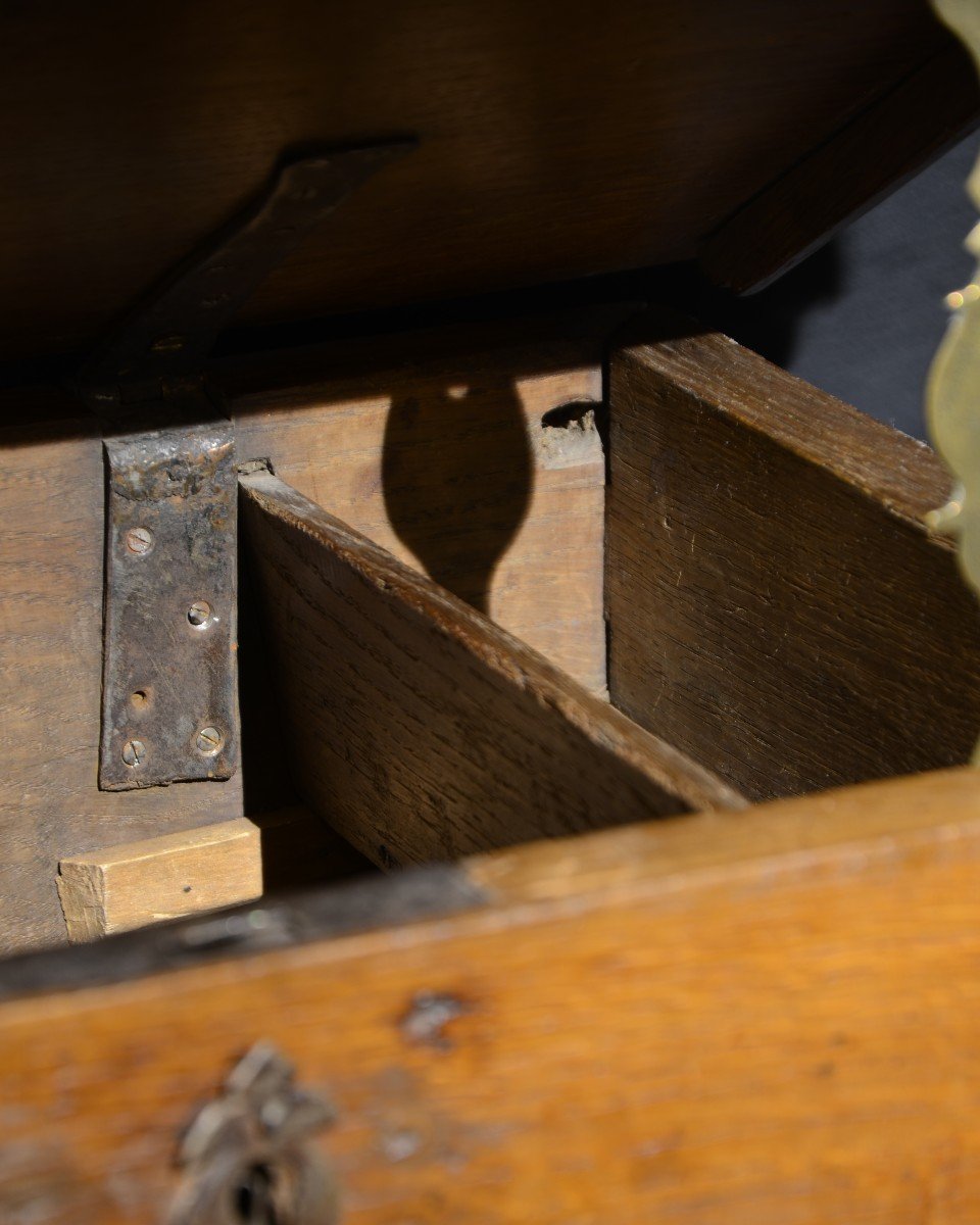 Small Solid Wood Chest. Seventeenth Century.-photo-1