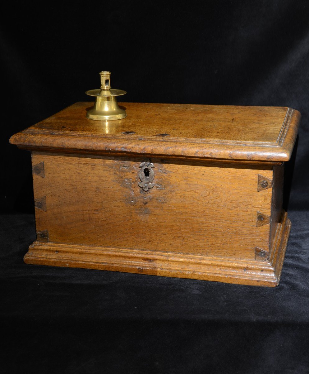 Small Solid Wood Chest. Seventeenth Century.