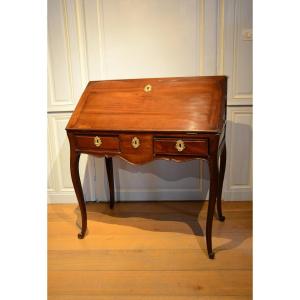 Bureau de pente. Meuble de port d'époque Louis XV.