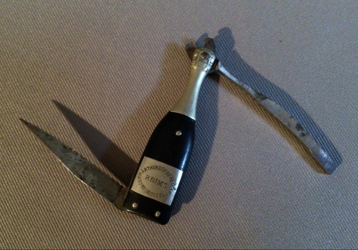 Roederer Reims Champagne Muselet Coupe Knife.-photo-1