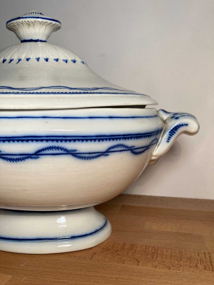 18th Century Tournai Porcelain Soup Tureen-photo-2