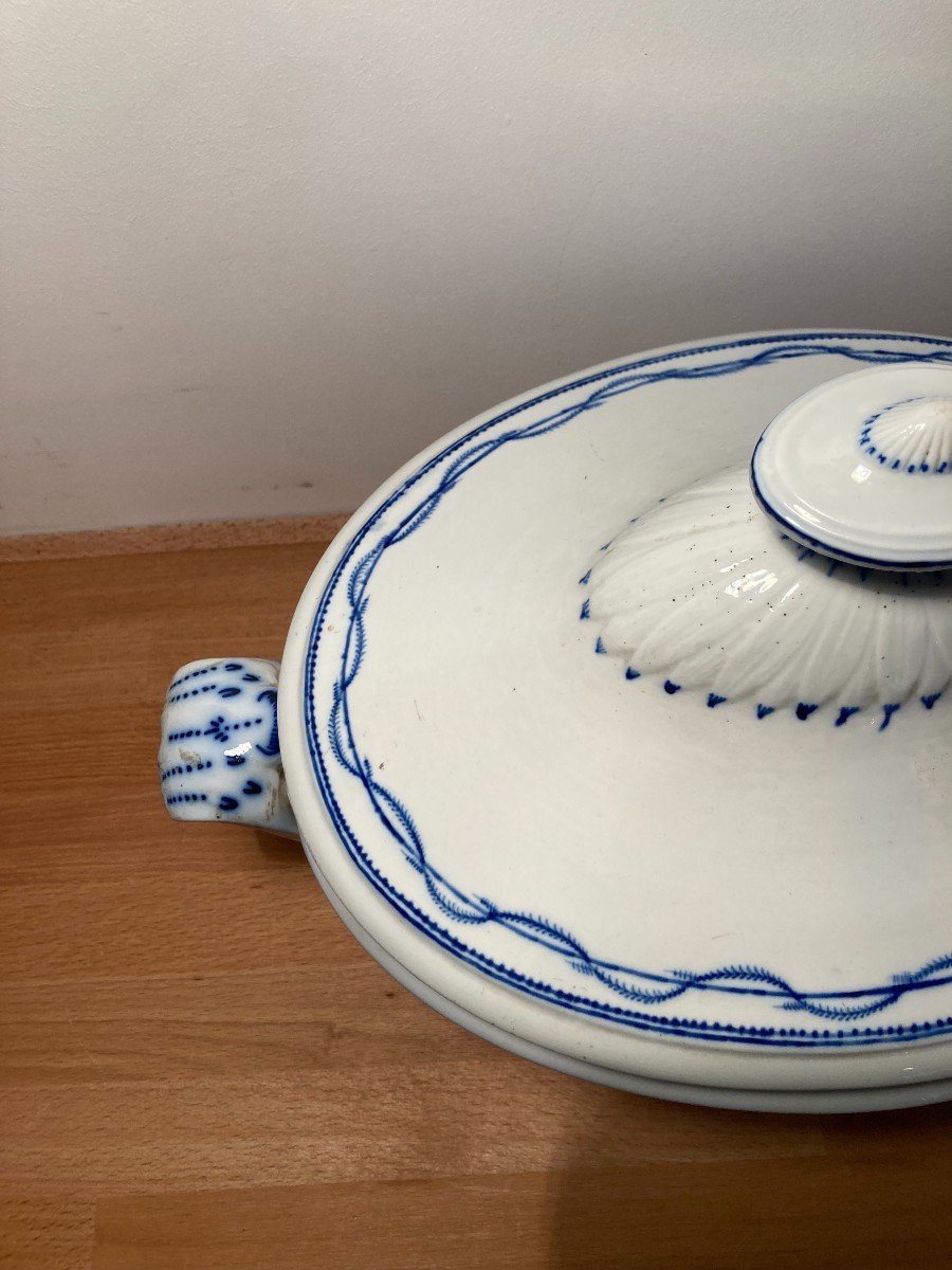 18th Century Tournai Porcelain Soup Tureen-photo-3