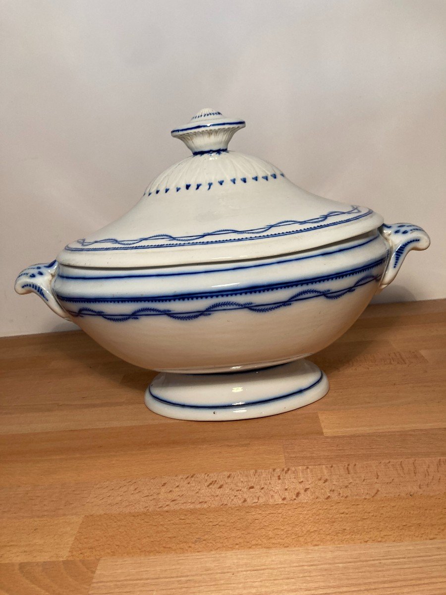 18th Century Tournai Porcelain Soup Tureen-photo-5