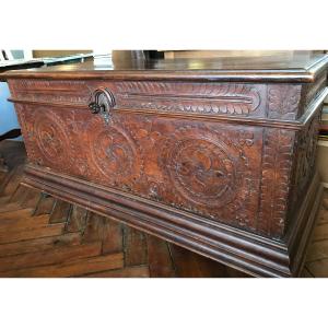 Kutxa - Large 18th Century Carved Basque Chest With Its Lauburus 