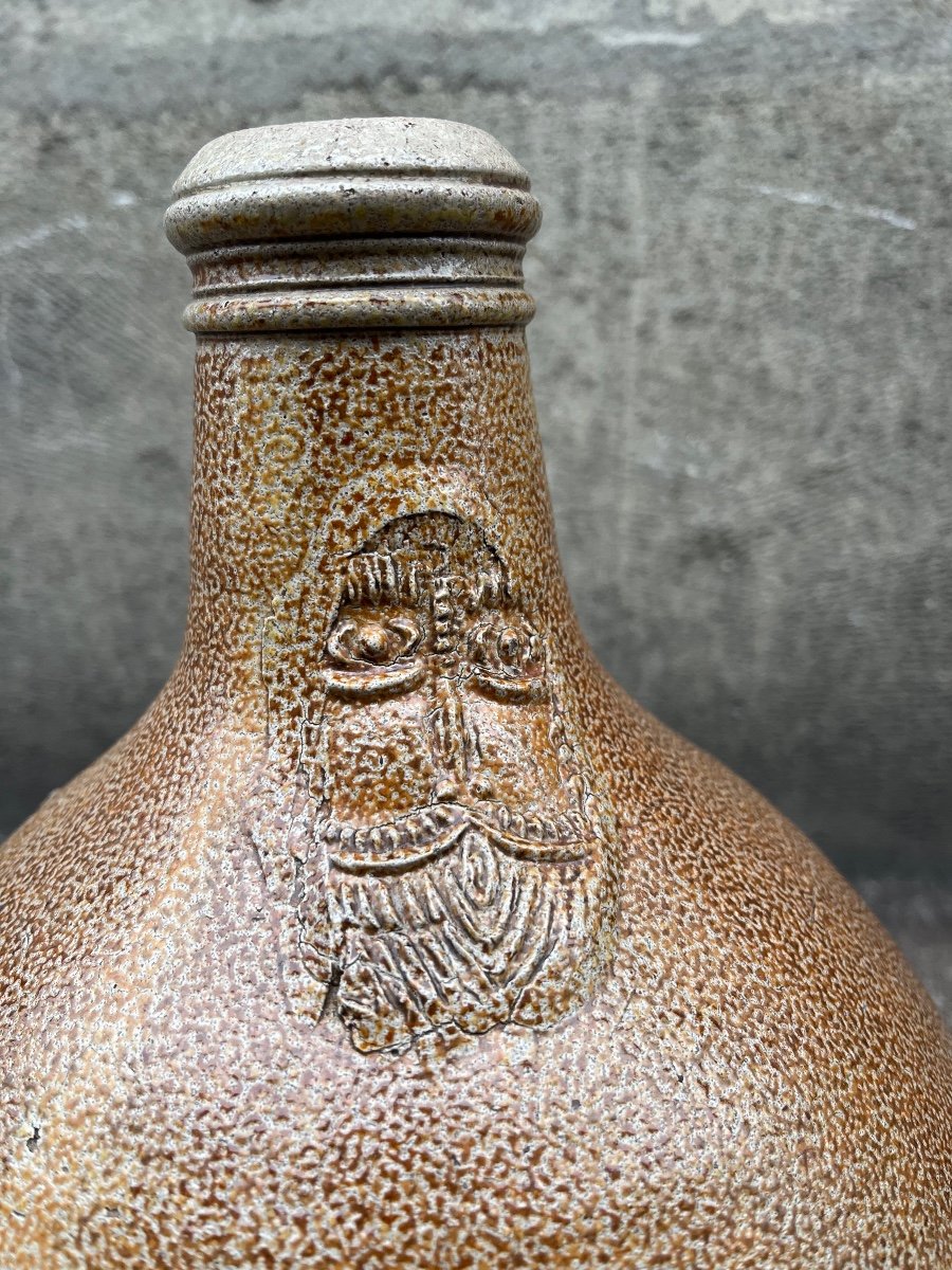 Important Stoneware Pitcher (bellarmine)-photo-2