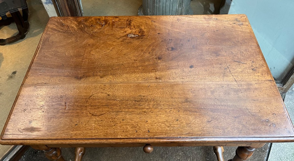 Table Avec Un Piétement En Bois De Gaïc . -photo-4