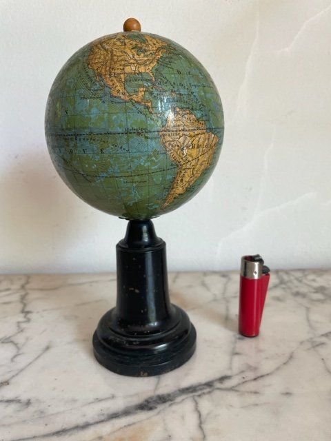 Globe Terrestre Miniature Schotte De Berlin Revu Par Vivien De Saint Martin-photo-2