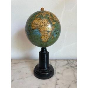 Globe Terrestre Miniature Schotte De Berlin Revu Par Vivien De Saint Martin