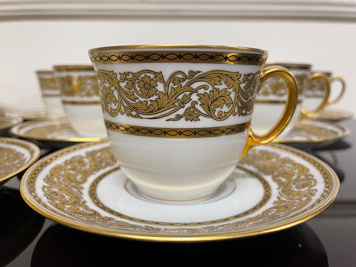 Bernardaud - Suite De 12 Tasses à Café Dorées En Porcelaine De Limoges 