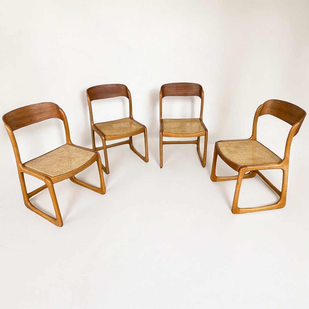 Baumann - Suite De 4 Chaises Cannées Modèle Traineau Luge En Bois Clair