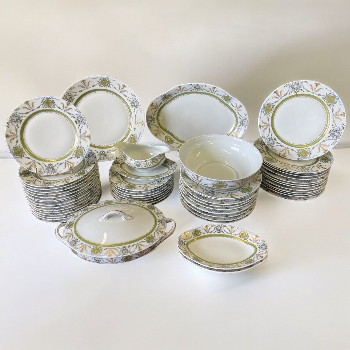 Haviland For Au Vase étrusque - 53 Pieces Porcelain Table Service 