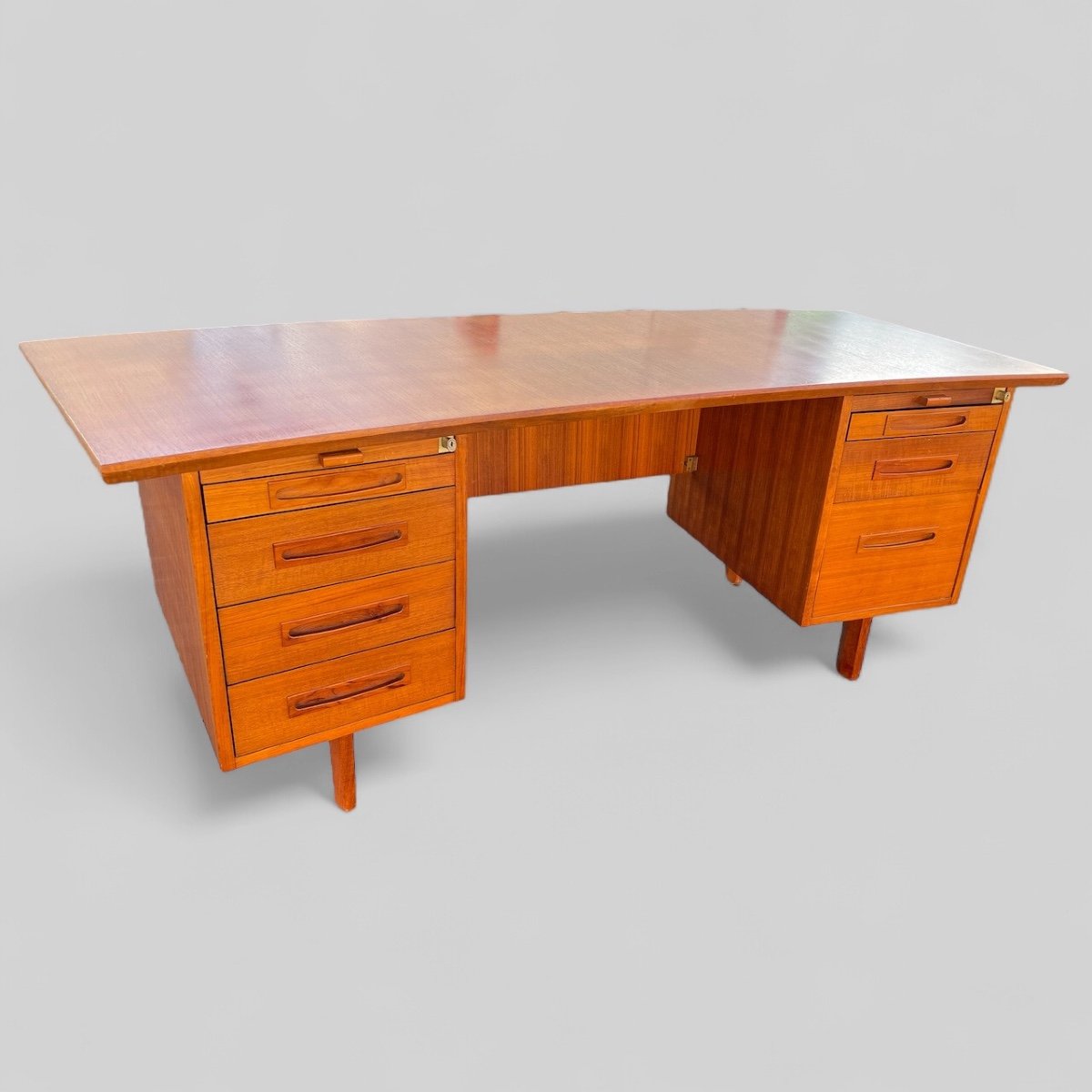 Important Bureau De Direction En Teck Style Scandinave Vers 1960