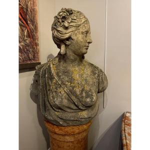 "Flore" Par F. Roucourt: Buste De Parc En Pierre Sculptée Signé Et Daté 1785