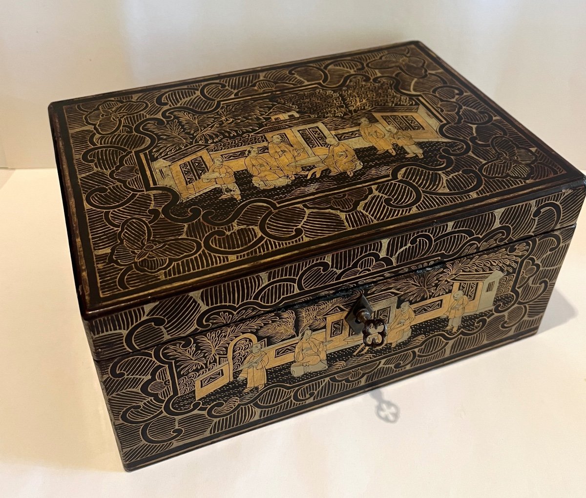 Gilded Chinese Lacquer Box 19th Century Canton-photo-2