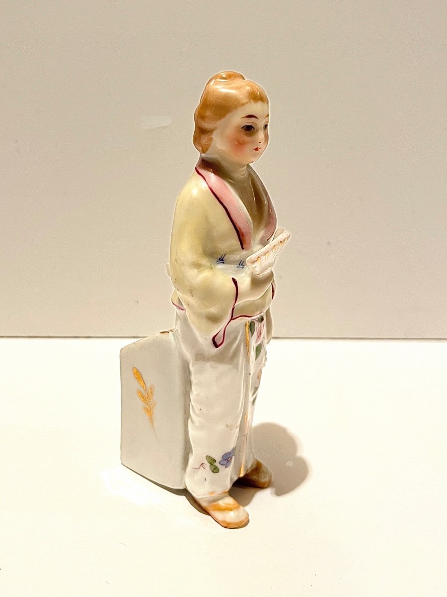 Pyrogène En Porcelaine Femme En Kimono 