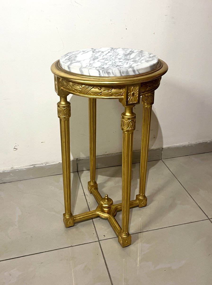 Round Pedestal Table In Golden Wood