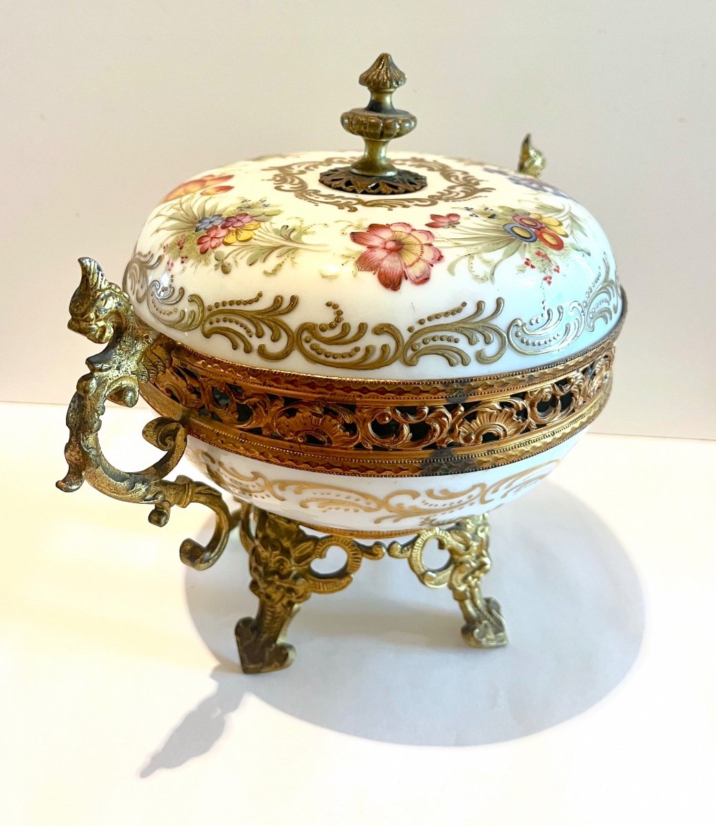 Covered Pot In Porcelain And Chiseled Gilt Bronze-photo-2