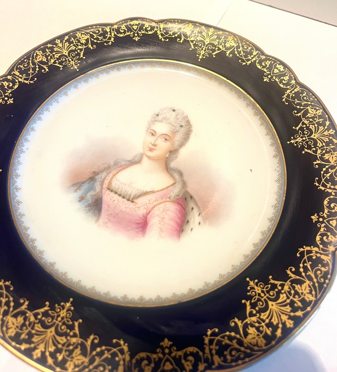 Porcelain Plate Representating Elizabeth Of Orléans 19th Century-photo-1