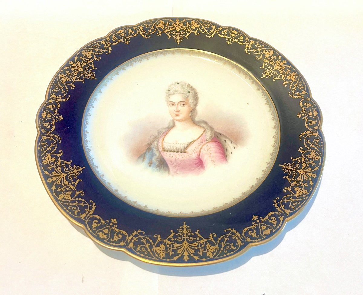 Porcelain Plate Representating Elizabeth Of Orléans 19th Century