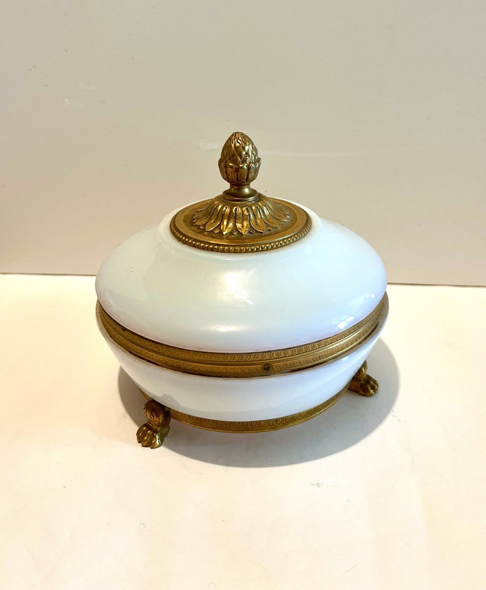 Bonbonniere  In White Opaline And Gilt Bronze Restoration Style-photo-8