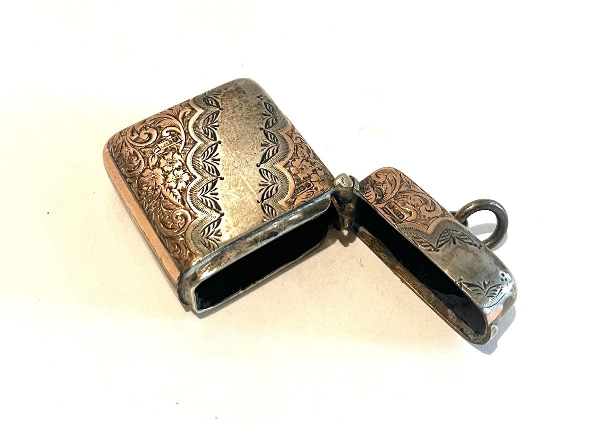 English Pyrogen Matchbox In Silver And Vermeil-photo-3