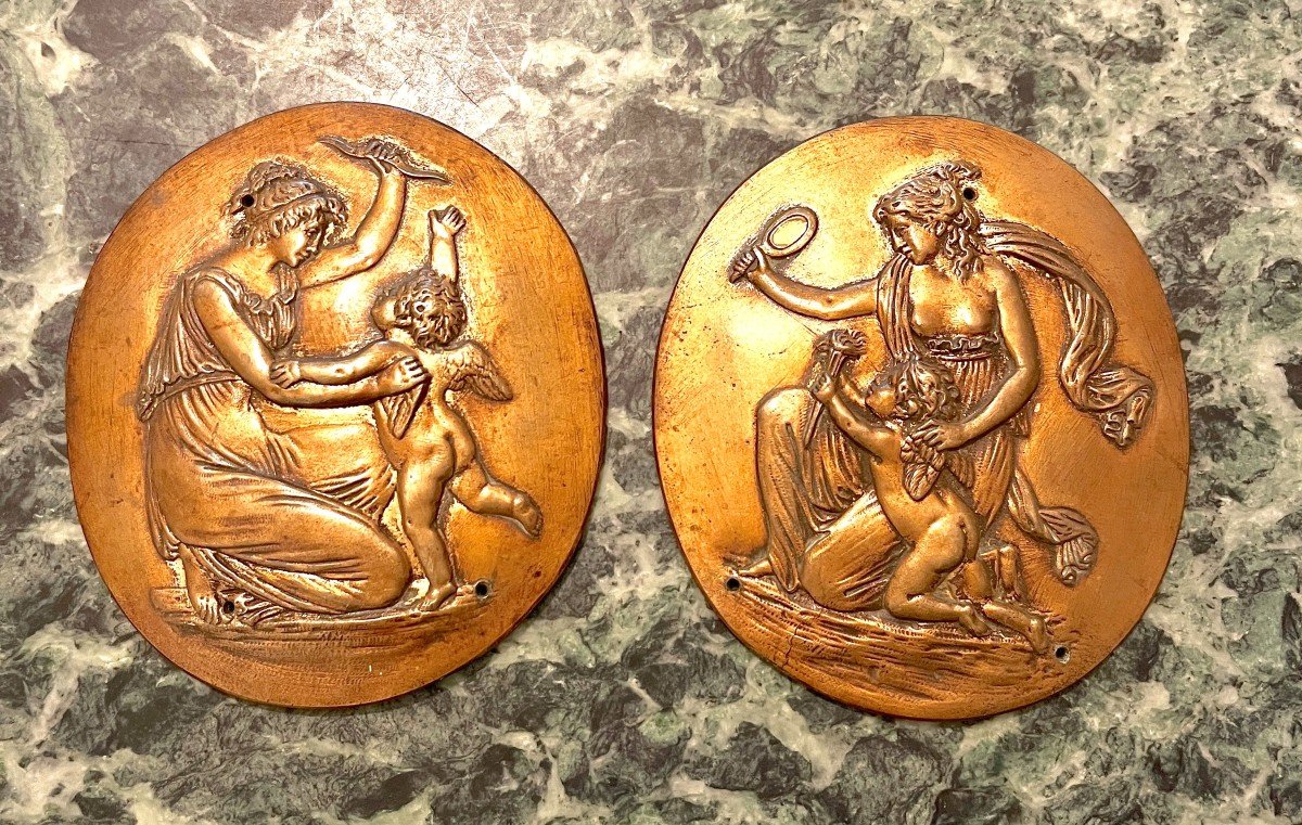 Deux Médaillons Ovales En Bronze Doré Style Empire 2