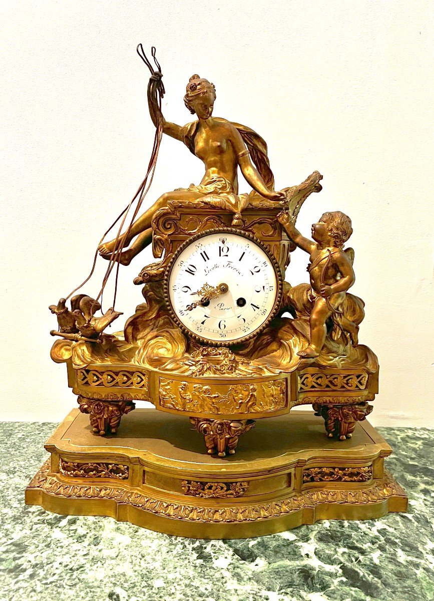 Pendule Au Char De Venus En Bronze Doré XIXème Siècle