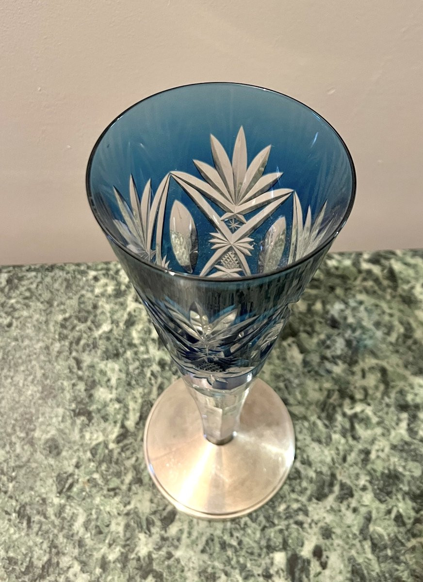 Vase En Cristal Taillé De Couleur Bleu Sur Pied En Argent-photo-4