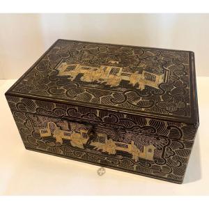 Gilded Chinese Lacquer Box 19th Century Canton