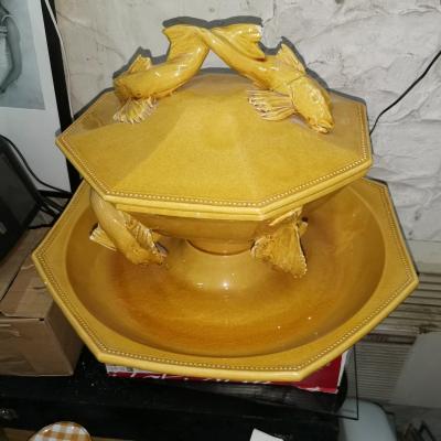 Dish And Soup Tureen A Bouillabaisse