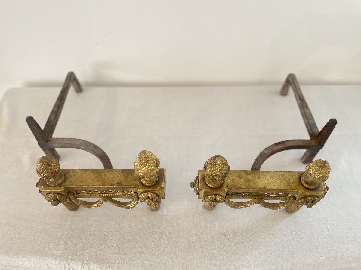 PAIRE DE CHENETS EN BRONZE DE STYLE LOUIS XVI-photo-4