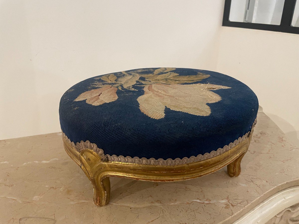 TABOURET DE PIED EN BOIS DORE DE STYLE LOUIS XV