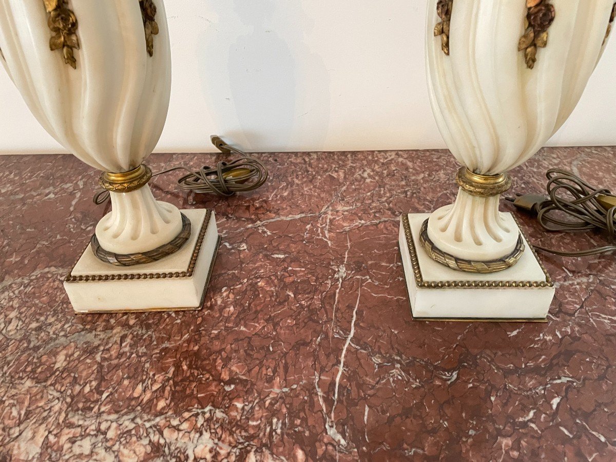 PAIRE DE CANDELABRES LOUIS XVI EN MARBRE ET BRONZE-photo-3