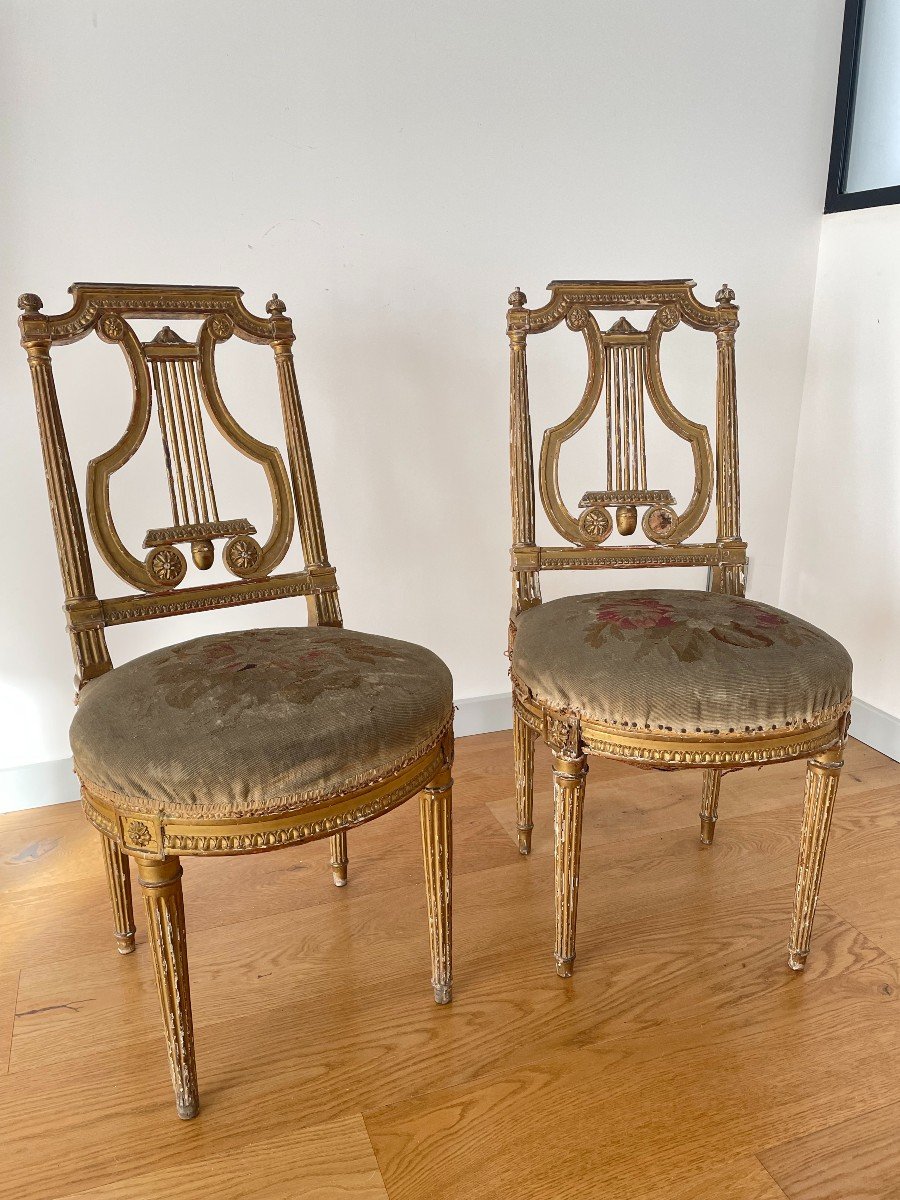 PAIRE DE CHAISES EN BOIS DORE D'EPOQUE LOUIS XVI