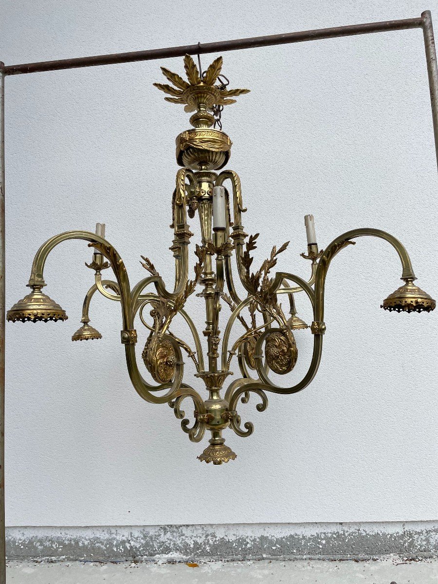 GRAND LUSTRE EN BRONZE DE STYLE LOUIS XVI